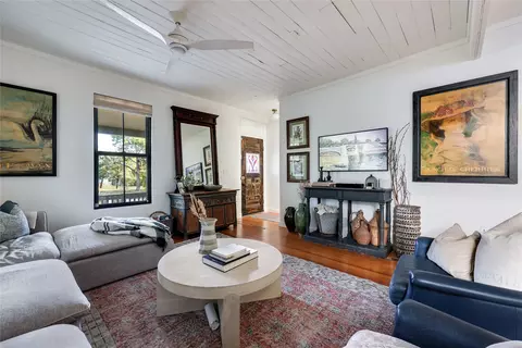 Living - 906 E 14th St #A, Austin, TX 78702 photo 2 of 5