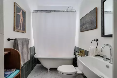 Bath - 906 E 14th St #A, Austin, TX 78702 photo 5 of 5