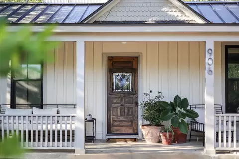Exterior - 906 E 14th St #A, Austin, TX 78702 photo 4 of 4