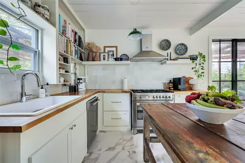 Kitchen - 906 E 14th St #A, Austin, TX 78702 photo 2 of 3