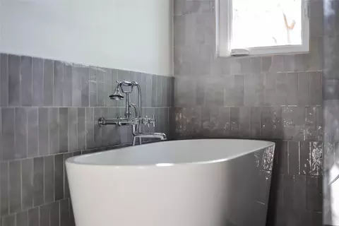 Bath - 906 E 14th St #A, Austin, TX 78702 photo 4 of 5
