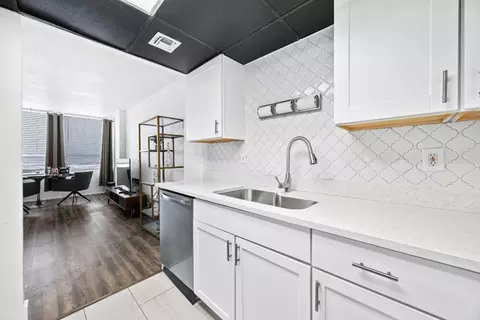 1800 Lavaca St #A-201, Austin, TX 78701