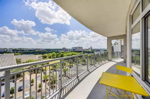603 Davis St #811, Austin, TX 78701