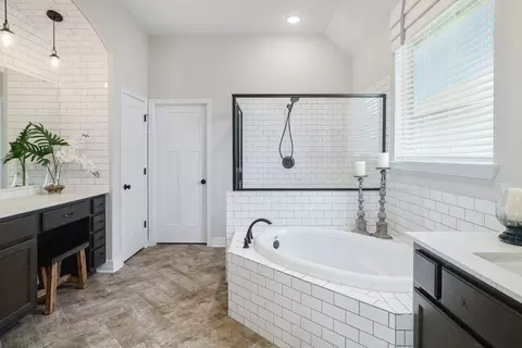 Bath - 309 Rancho Sienna Loop, Georgetown, TX 78628 photo 1 of 6