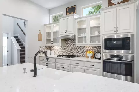 Kitchen - 309 Rancho Sienna Loop, Georgetown, TX 78628 photo 3 of 5