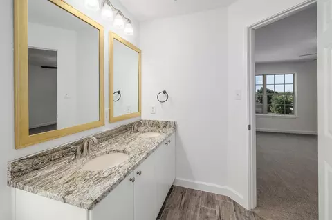 Bath - 709 Los Robles Rd, Leander, TX 78641 photo 3 of 4
