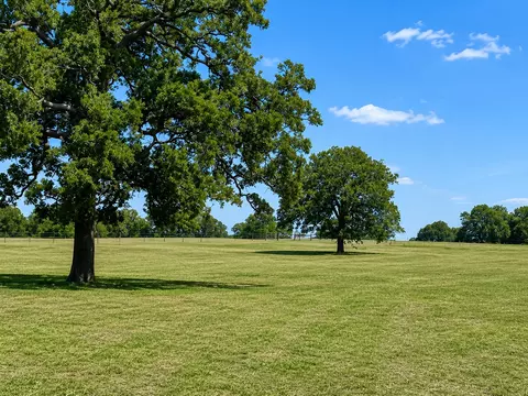 1583 S Us Highway 77 Hwy, Giddings, TX 78942