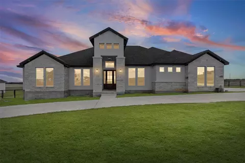 112 Pioneer Dr, La Vernia, TX 78121