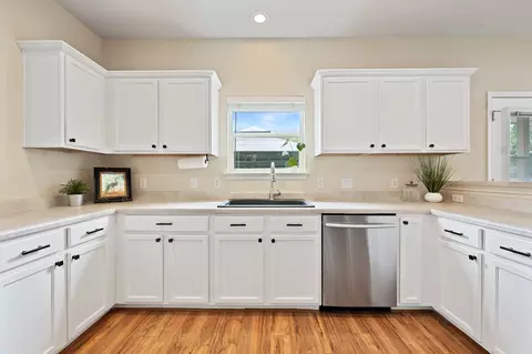 Kitchen - 1408 Faustino Cv, Leander, TX 78641 photo 3 of 4