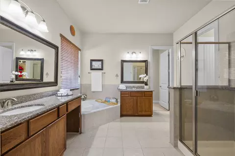 Bath - 109 Wake Grv, Buda, TX 78610 photo 2 of 4