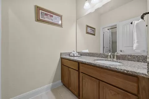Bath - 109 Wake Grv, Buda, TX 78610 photo 4 of 4