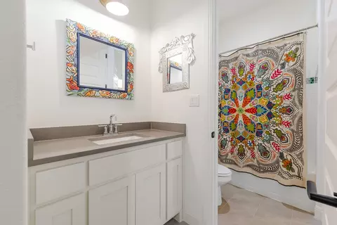Bath - 129 Hollytree Ct, Georgetown, TX 78628 photo 5 of 7