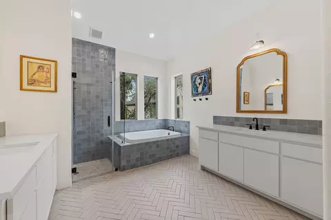 Bath - 129 Hollytree Ct, Georgetown, TX 78628 photo 1 of 7