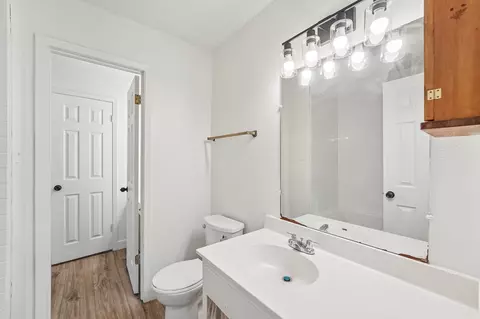 Bath - 1100 Riverbend Dr, Georgetown, TX 78628 photo 1 of 2