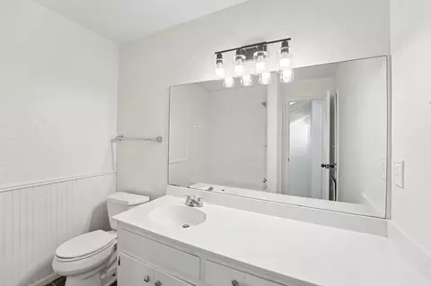 Bath - 1100 Riverbend Dr, Georgetown, TX 78628 photo 2 of 2