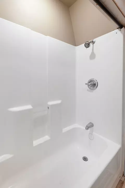 Bath - 916 Apache Dr, Burnet, TX 78611 photo 2 of 2