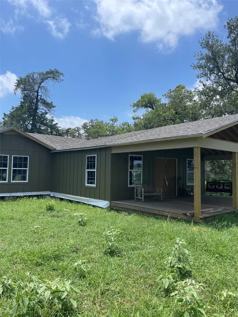 Exterior - 2238 Flash Cir, Luling, TX 78648 photo 2 of 5