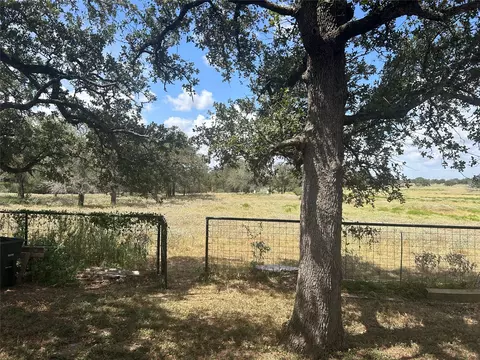 Exterior - 2238 Flash Cir, Luling, TX 78648 photo 5 of 5