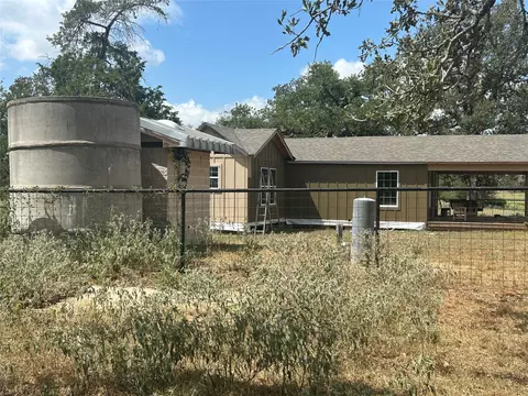 Exterior - 2238 Flash Cir, Luling, TX 78648 photo 3 of 5