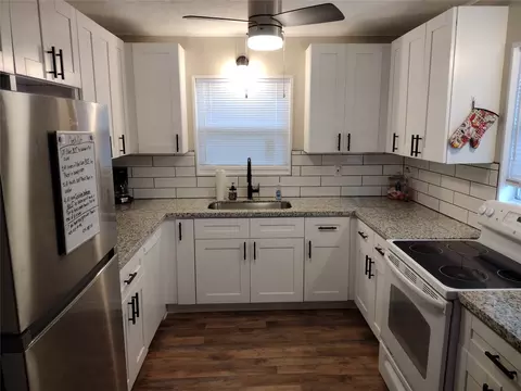 415 Seashell Dr, Surfside Beach, TX 77541 photo 7