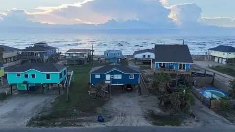 415 Seashell Dr, Surfside Beach, TX 77541