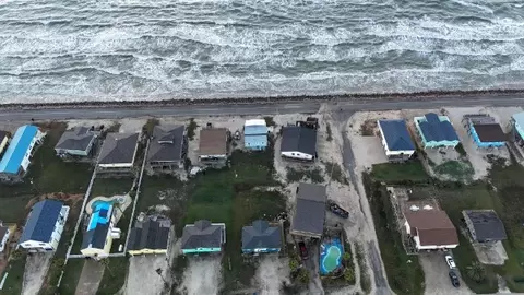 415 Seashell Dr, Surfside Beach, TX 77541 photo 4