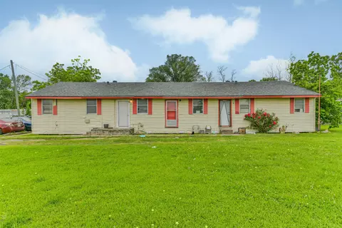 639 E St Charles Dr, Crosby, TX 77532