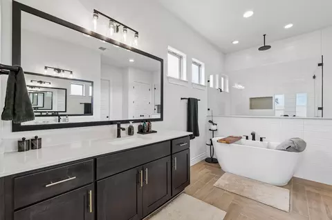 Bath - 130 Firethorn Loop, Bastrop, TX 78602 photo 4 of 5