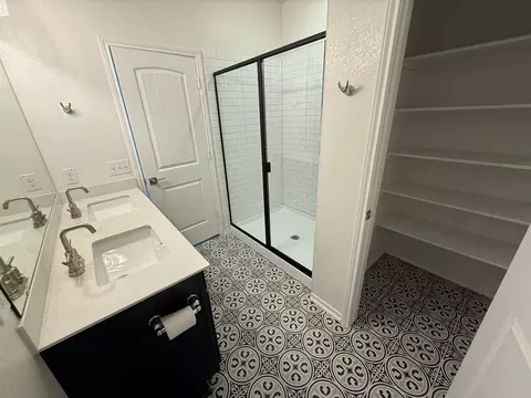 Bath - 204 Robert Hightower Dr, Jarrell, TX 76537 photo 3 of 4