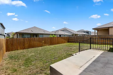 448 Perfect World Loop, Jarrell, TX 76537 photo 4