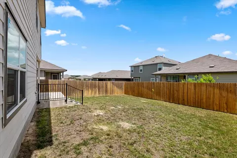 448 Perfect World Loop, Jarrell, TX 76537 photo 8