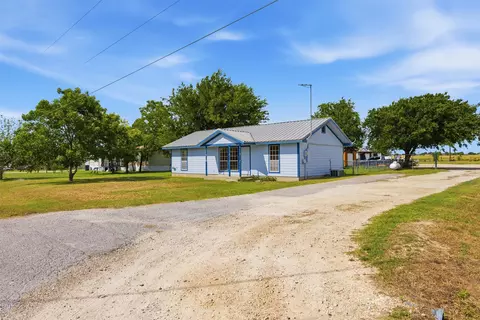 240 Park Meadow Dr, Jarrell, TX 76537