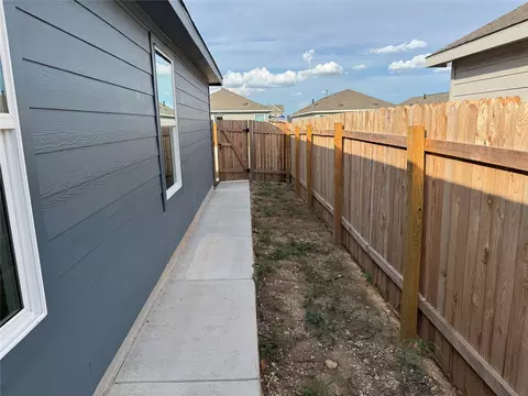 450 Sormonne Loop, Kyle, TX 78640 photo 8