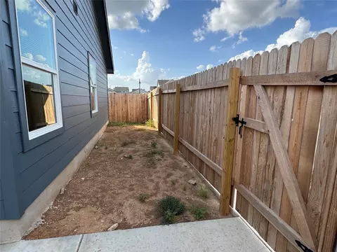 450 Sormonne Loop, Kyle, TX 78640 photo 9