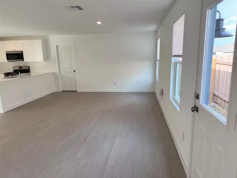 450 Sormonne Loop, Kyle, TX 78640 photo 2