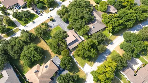 808 Vanguard St, Lakeway, TX 78734
