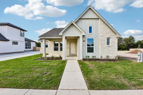 472 Treadwell Ln, Kyle, TX 78640