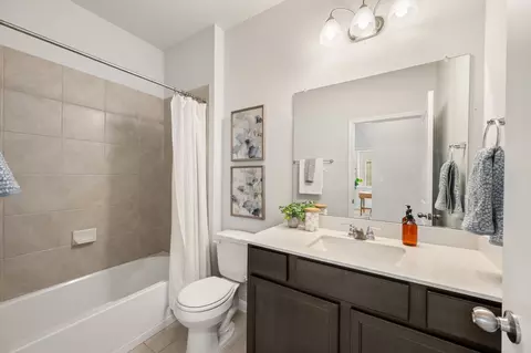 Bath - 721 Paddock Ln, Georgetown, TX 78626 photo 2 of 2