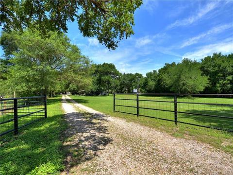 241 Lower Elgin Rd, Elgin, TX 78621 photo 2