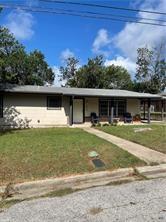 1215 N Hamilton St, Gonzales, TX 78629