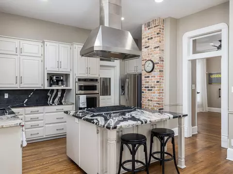 1220 W Lake Dr, Taylor, TX 76574