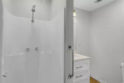 Bath - 312 Apache Dr, Burnet, TX 78611 photo 1 of 3
