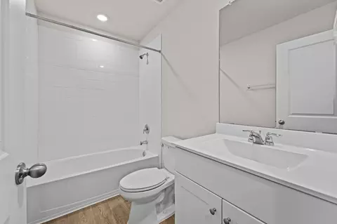Bath - 405 Wild Goose Dr, Luling, TX 78648 photo 1 of 2