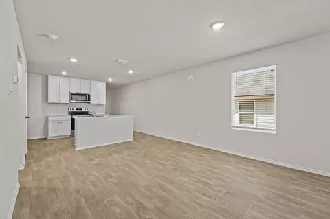 Living - 405 Wild Goose Dr, Luling, TX 78648 photo 3 of 6