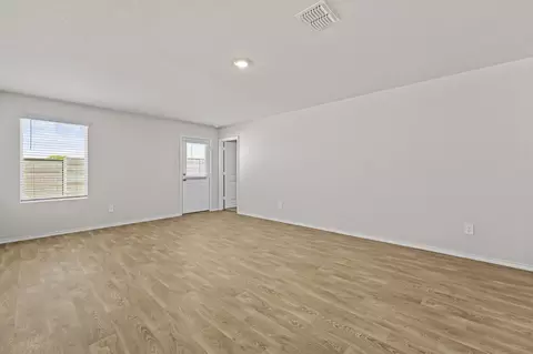Living - 405 Wild Goose Dr, Luling, TX 78648 photo 5 of 6