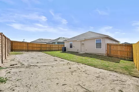 Exterior - 405 Wild Goose Dr, Luling, TX 78648 photo 2 of 2