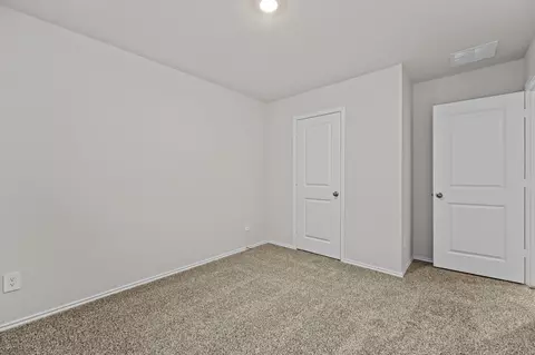 Bedroom - 405 Wild Goose Dr, Luling, TX 78648 photo 4 of 6