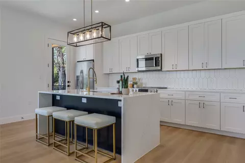 20202 Lincoln Cv, Lago Vista, TX 78645