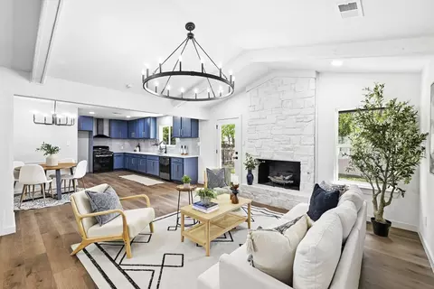 9801 Oak Hollow Dr, Austin, TX 78758