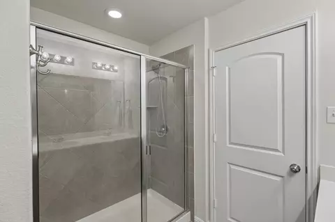 Bath - 809 Whitman Ave, Georgetown, TX 78626 photo 3 of 4